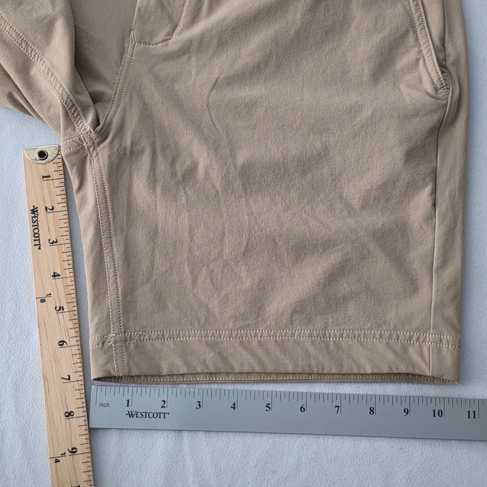 Avalon Men Performance Stretch Golf Shorts Khaki Tan 7 Inch Inseam Size 34